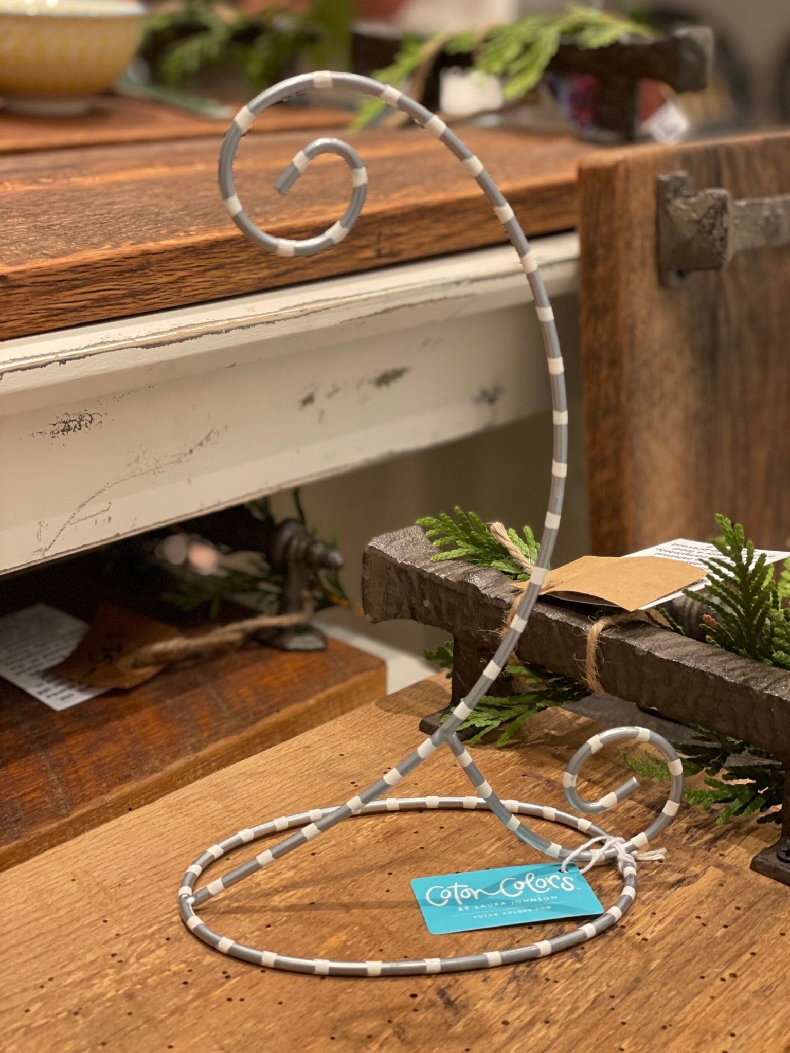 Ornament Stand - Silver/White - Gussied Up Pet Boutique
